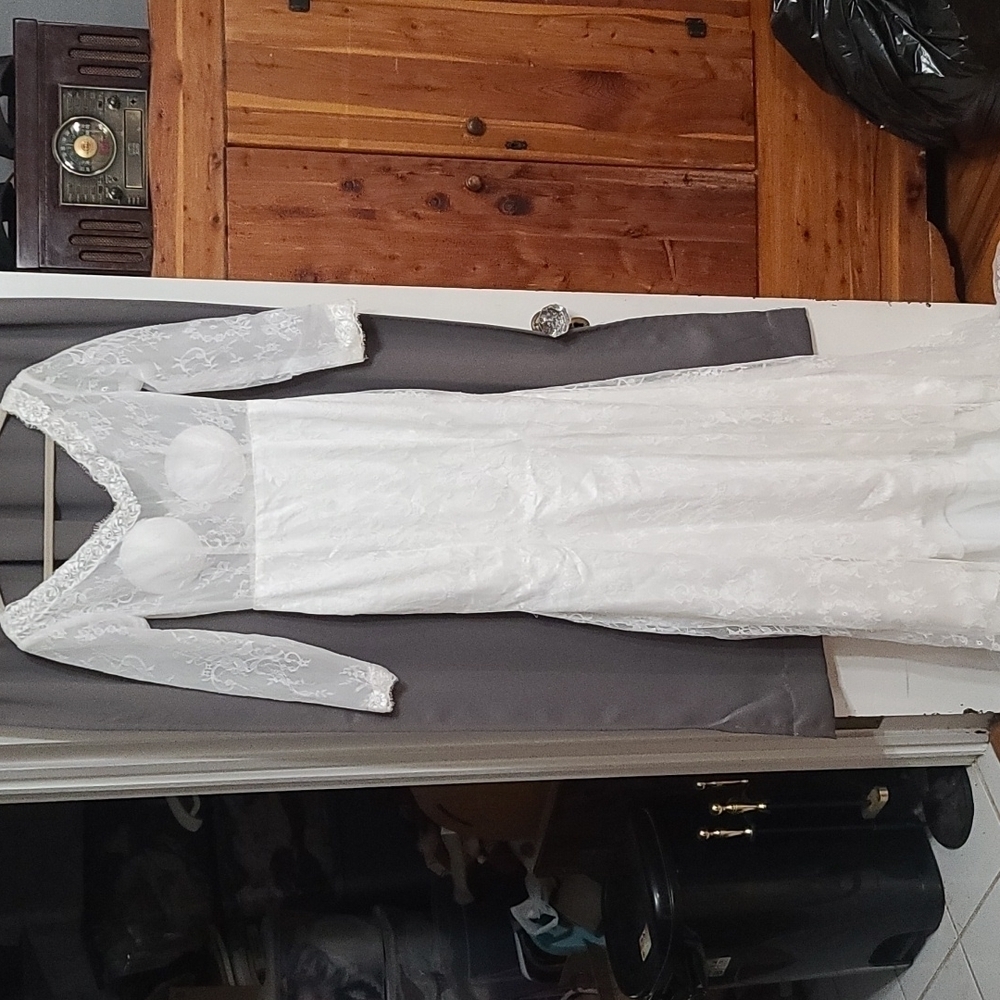 NWT Brides Wedding Dress White Sheer Lacy Floral Zips Train Lined Size 10 READ